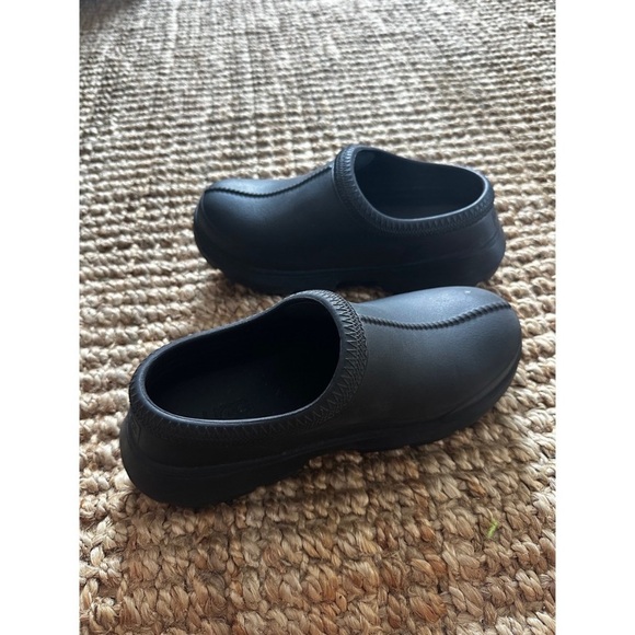 UGG Tasman Waterproof Clogs - Picture 2 of 5